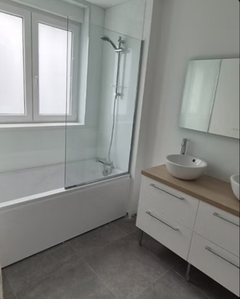 Paroi de douche en verre fumé